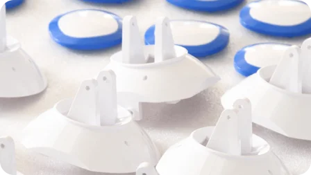 Low-volume production batch of custom plastic components using silicone molding